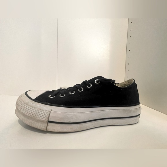 Black Chuck Taylor All Star Lift Platform Canvas - Size 8 - Picture 2 of 4